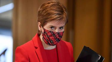 Nicola Sturgeon participă la o dezbatere la Parlamentul Scoțian