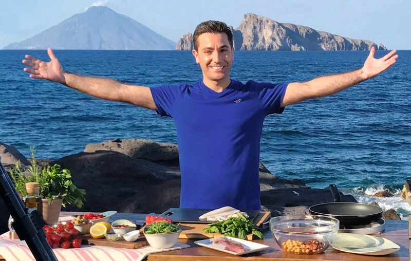 Ο Gino D’Acampo κάνει ένα παραλιακό ταξίδι στην πατρίδα του