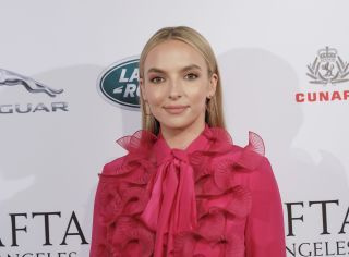 Jodie Comer vaidins Alano Bennetto filme „Talking Heads“ atgimimas
