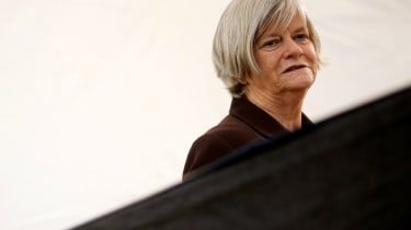 Ann Widdecombe kritizovala homosexuálne vedecké poznámky