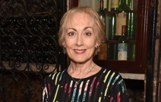 Quem é a recém-chegada da Coronation Street, Paula Wilcox, e no que ela já esteve antes?