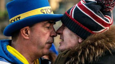 Britene er mer delt over låseregler enn Brexit, viser meningsmåling