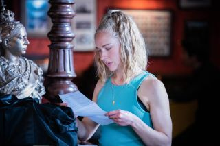 EastEnders: Nancy Carter scopre che il suo divorzio è stato finalizzato