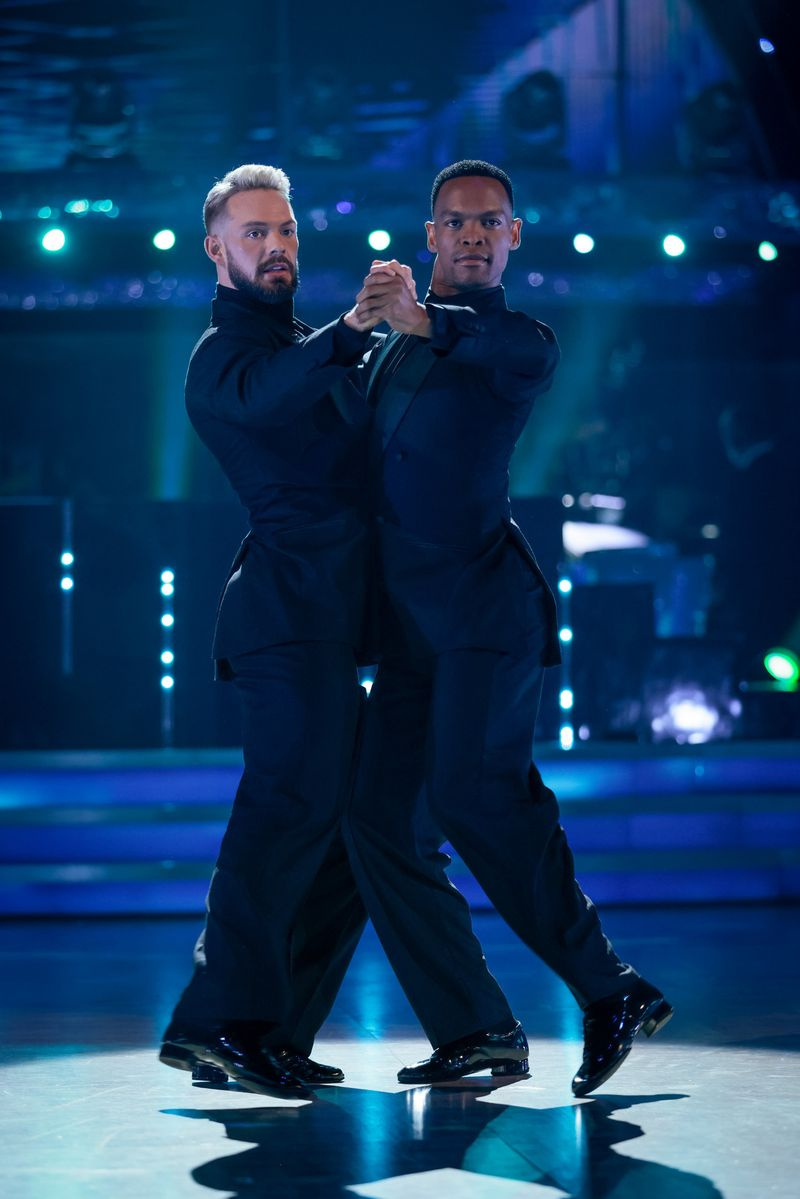 ストリクトリーカムダンシングの第1週のジョンとヨハネス