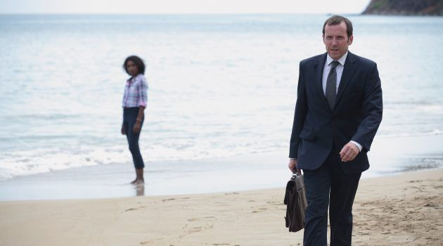 Richard Poole Death in Paradise rannas, taustal Camille