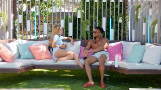 I fan britannici di 'Love Island' lodano Faye per aver ravvivato lo spettacolo