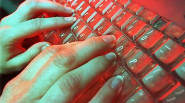 Matthew Falder: pedofil „dark web” condamnat la 32 de ani de închisoare