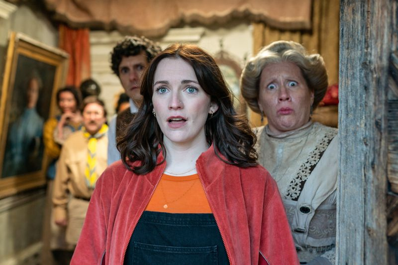 Telewizja dziś wieczorem Thomas Thorne (MAT BAYNTON), Alison (CHARLOTTE RITCHIE), Lady Button (MARTHA HOWE-DOUGLAS)