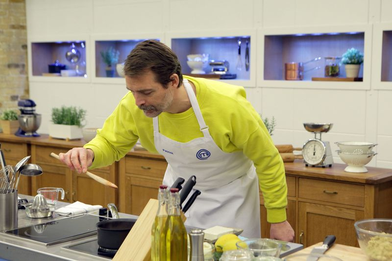 Dziś w telewizji Patrick z Sewing Bee zamienia garnitur na fartuch