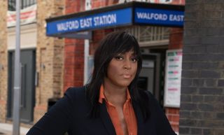 La estrella de EastEnders, Mica Paris, sobre la guerra entre Phil y Ellie: '¡Quiere que Phil se arrodille ante ella!'