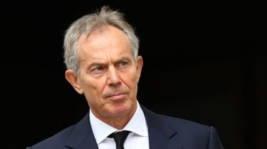 Tony Blair l-a îndemnat pe colonelul Gaddafi să fugă într-un „loc sigur”