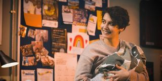 Lachend door de tranen. Fenisha met baby Bodhi in Casualty