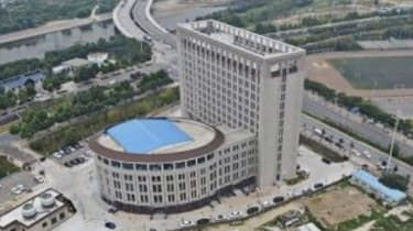 Nieuwe universiteit voor 'reuzentoilet' tart China's verbod op vreemde gebouwen