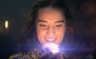 Η Jessie Mei Li στο Shadow and Bone.