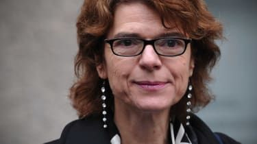 刑務所に送られる女性の数を減らすべきだと法務大臣は言う