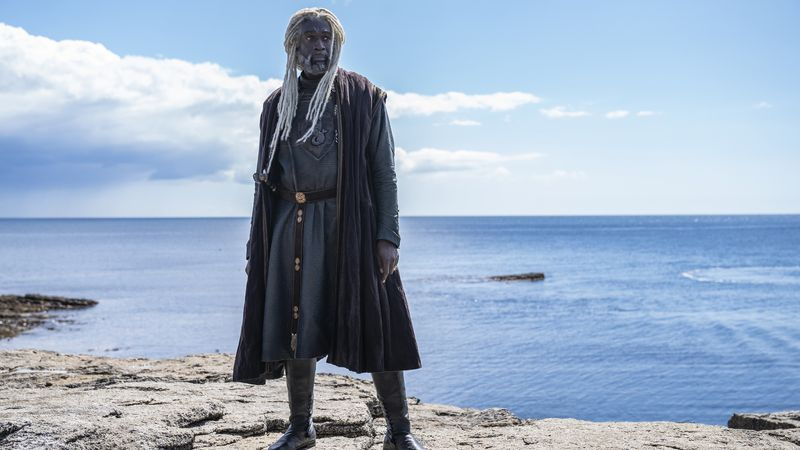 Steve Toussaint como Lord Corlys Velaryon en