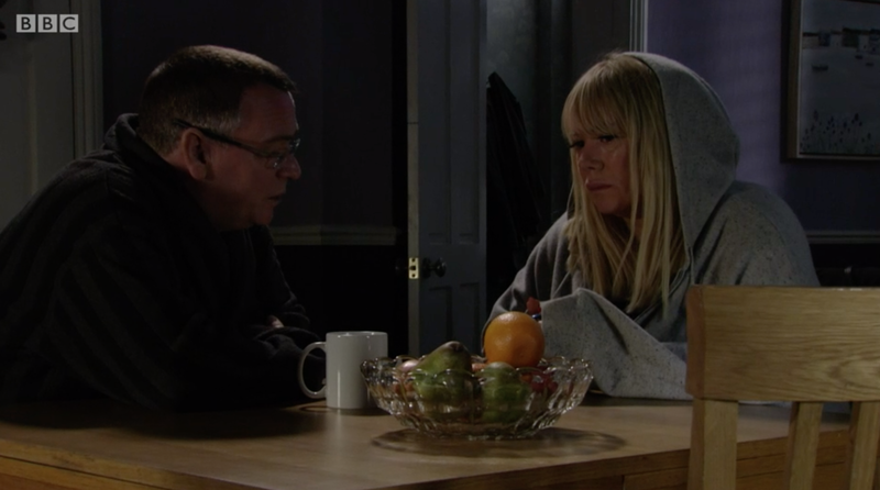 Šārona Mičela un Ians Bīls filmā EastEnders