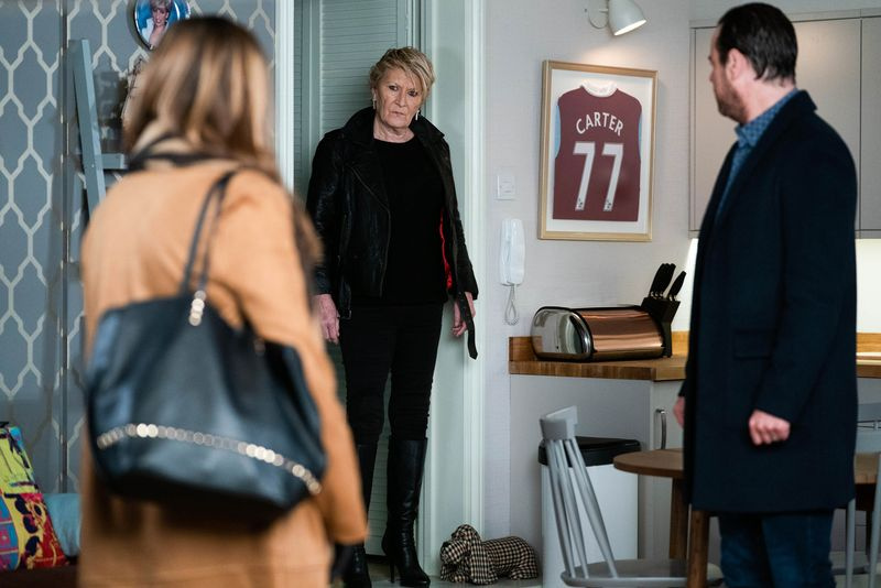 EastEnders Shirley descoperă adevărul