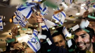 Zwolennicy izraelskiej twardogłowej narodowej partii religijnej, Jewish Home, świętują po wyborach powszechnych