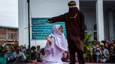 インドネシアはシャリーア国家になりつつありますか？
