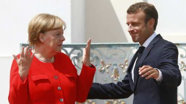 Kanclerz Niemiec Angela Merkel wita prezydenta Francji Emmanuela Macrona