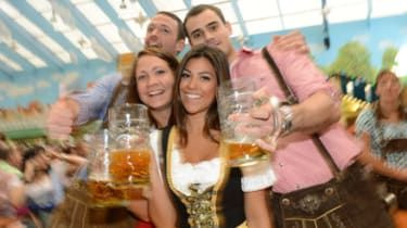 Oktoberfest 2015: historia och statistik för den årliga ölfesten