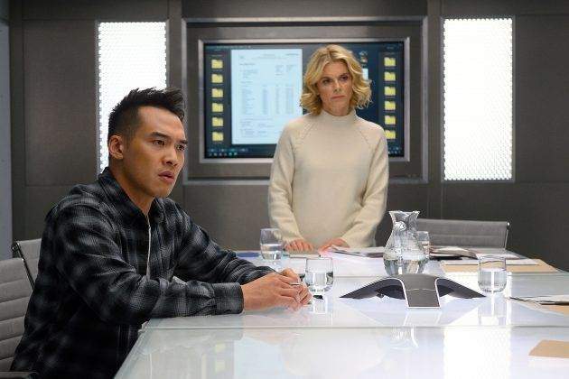 Ο Adam Yuen (που υποδύεται ο Jason Wong) και ο Dr Nikki Alexander (Emilia Fox) στο νέο Silent Witness