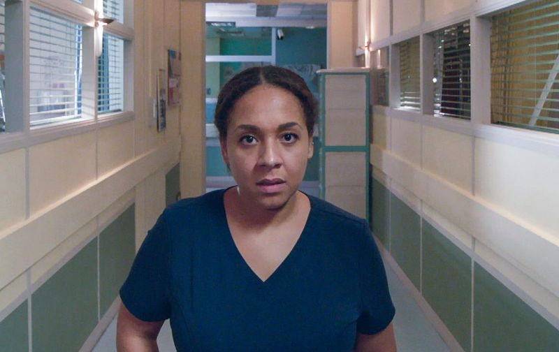 Belinda Owusu joue Nicky McKendrick dans Holby City