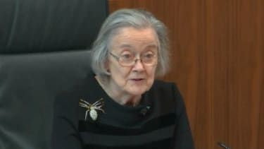 Lady Haleová vydáva rozhodnutie Najvyššieho súdu o prorogácii