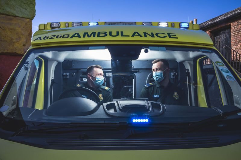 TV vanavond ambulancebroeders Rob en Chris