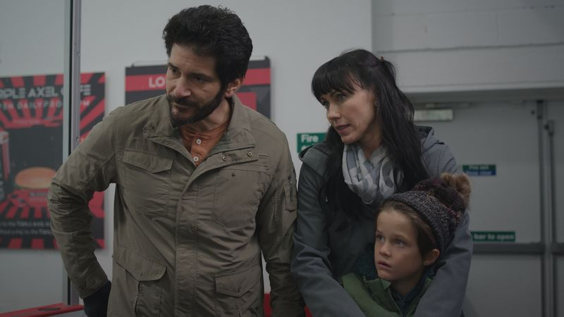 Lev, Faith e Luka trascorrono del tempo di qualità insieme in una pista di pattinaggio locale prima di Luka