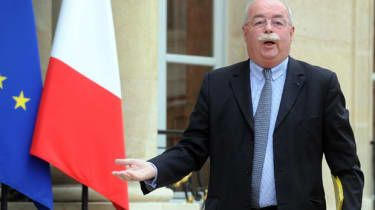Generální ředitel společnosti Total, Christophe de Margerie, zemřel při letecké havárii