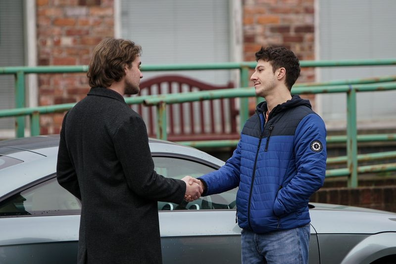Coronation Streeti spoilerid: Ali Neeson jätab tänavaga hüvasti