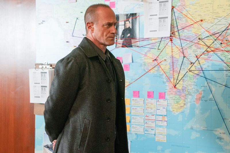 TV Tonight Detective Elliot Stabler trabalha em um caso complicado.
