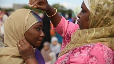 Världs hijabdagen 2018: kvinnor över hela världen bär islamisk huvudduk