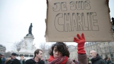 Ženske držijo znak I am charlie