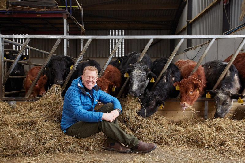 TV stasera: Adam Henson aiuta gli agricoltori in difficoltà a diversificare.