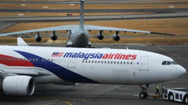 妨害工作員はUSBスティックでMH370を攻撃しましたか？