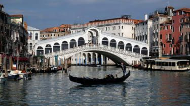Venise limite le nombre de gondoles en raison des touristes 'en surpoids'