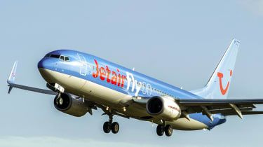 Kvinna ska gifta sig med en Boeing 737-800 passagerarjet