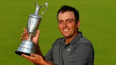 Франческо Молинари празнува с кана от кларет, след като спечели Open в Carnoustie през 2018 г.