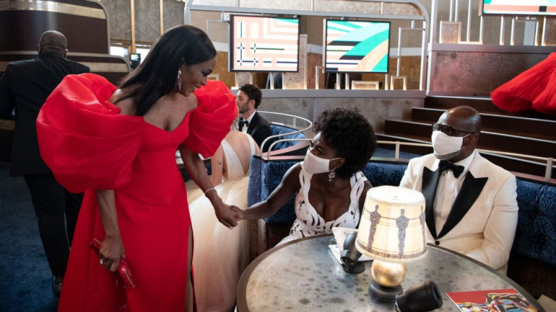 Oscars 2021 Backstage Angela Bassett Viola Davis