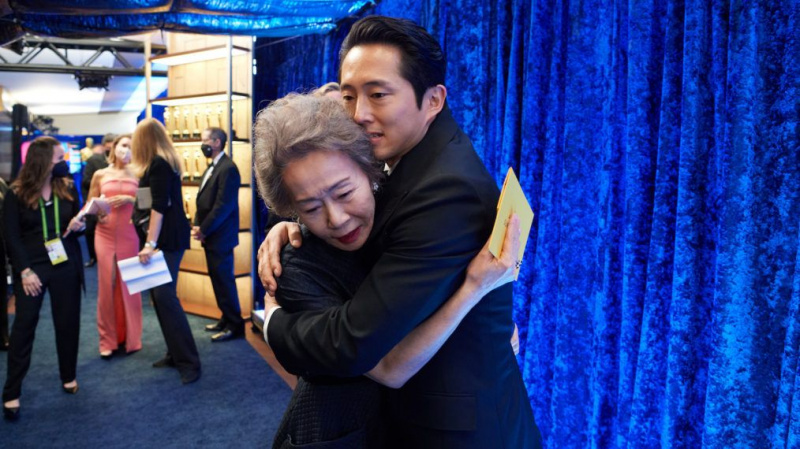 Oscars 2021 Backstage Yuh-Jung Youn Steven Yeun