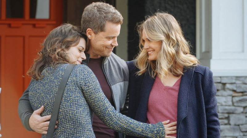 'You Me Her': primo sguardo alla quarta stagione della commedia poliromantica (FOTO)