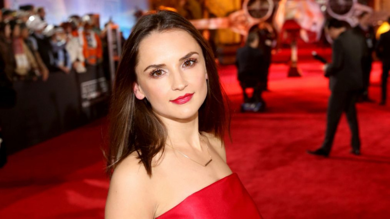Rachael Leigh Cook