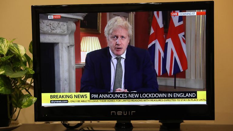 Statsminister Boris Johnson skisserer ny lockdown for England i en fjernsynsadresse til nasjonen fra 10 Downing Street, London, og fastsetter nye nødtiltak for å kontrollere spredningen av koronavirus. Bilde dato: Mandag 4. januar 2021. Fotokreditt bør lyde: Isabel Infantes