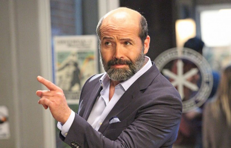 Billy Zane, e sua barba grossa, a estrela convidada na comunidade