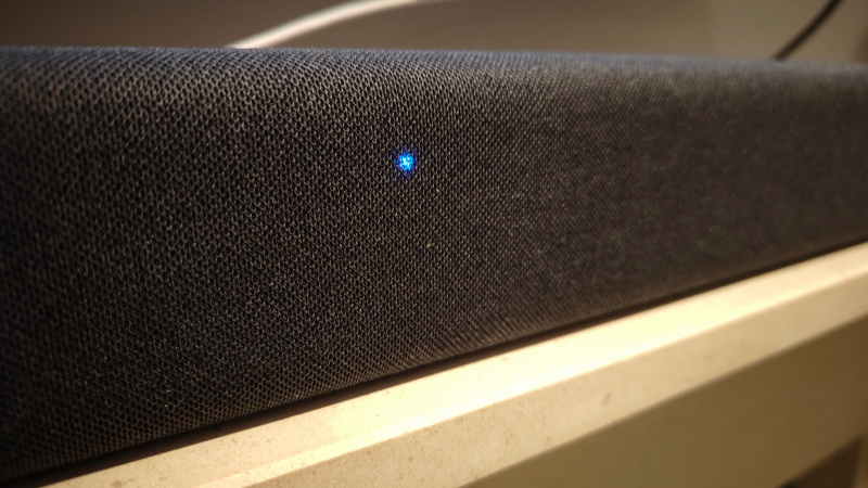   ซาวด์บาร์ของ Amazon Fire TV บนชั้นวาง