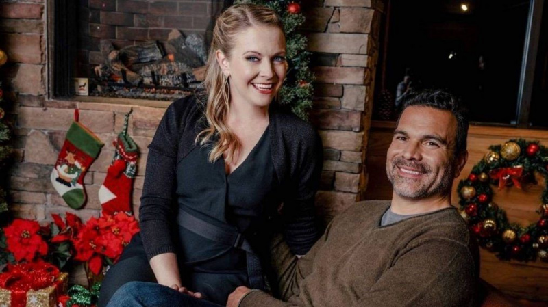 Melissa Joan Hart habla sobre cómo 'Reservas Navideñas' canaliza 'El barco del amor'