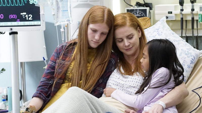 AVA DEVOE, SARAH RAFFERTY, MIA LYNN BANGUNAN